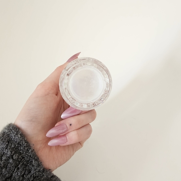 Elegant Clear Glass Salt And Pepper Shaker - Picture 3 of 7